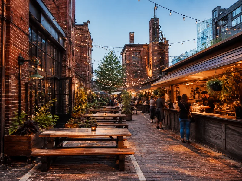 Lexington: Distillery District Food, Drink, and History Tour